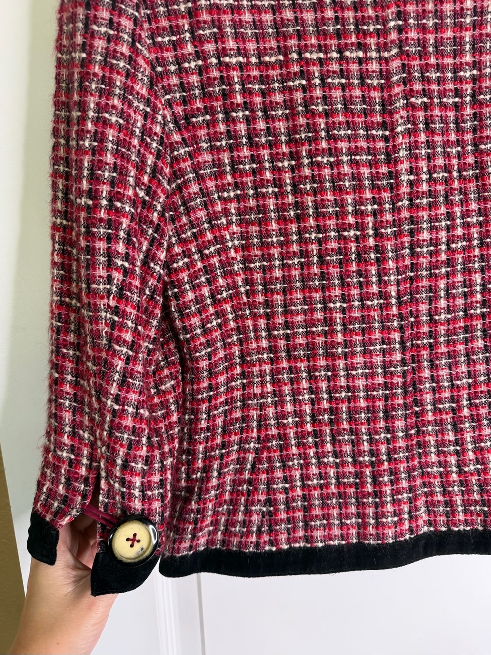 Kenzie Pink And Black Textured Tweed Blazer with Black Velvet Trim. Size 8. - Picture 5 of 7